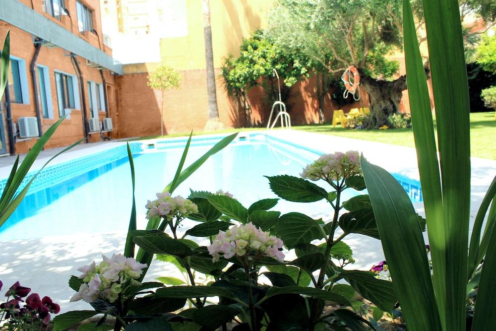 Aacr Hotel Monteolivos Sevilla Kültér fotó