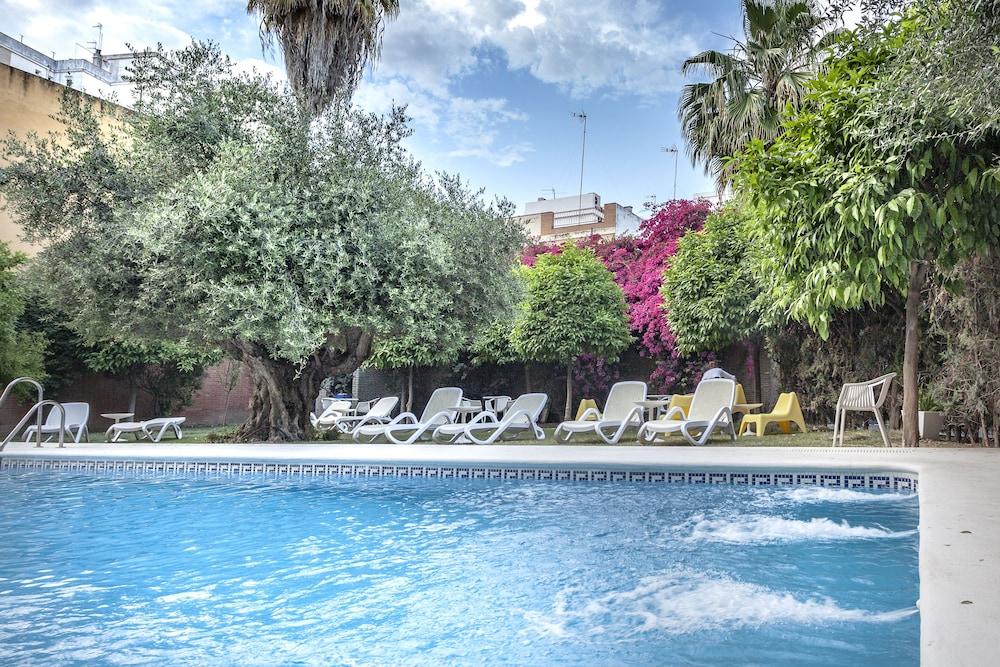Aacr Hotel Monteolivos Sevilla Kültér fotó